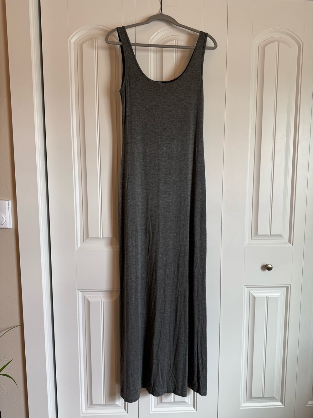 Tart Sleeveless Scoop Neck Maxi Dress - Charcoal Gray